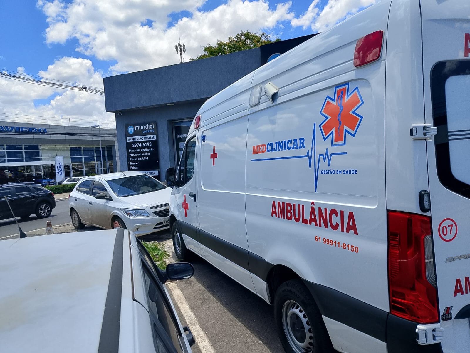 Frota de ambulâncias da MedClinicar posicionada